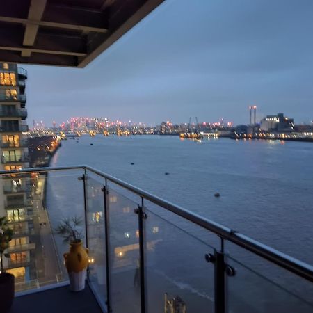 Snuggle Inn - Riverside Apartments - Views Over Looking London River Thames, Close To O2 Arena, London Excel, London City Airport, Thames Clipper- River Boat Service, Woolwich Ferry, Onsite Parking, Twin Room Option Available מראה חיצוני תמונה