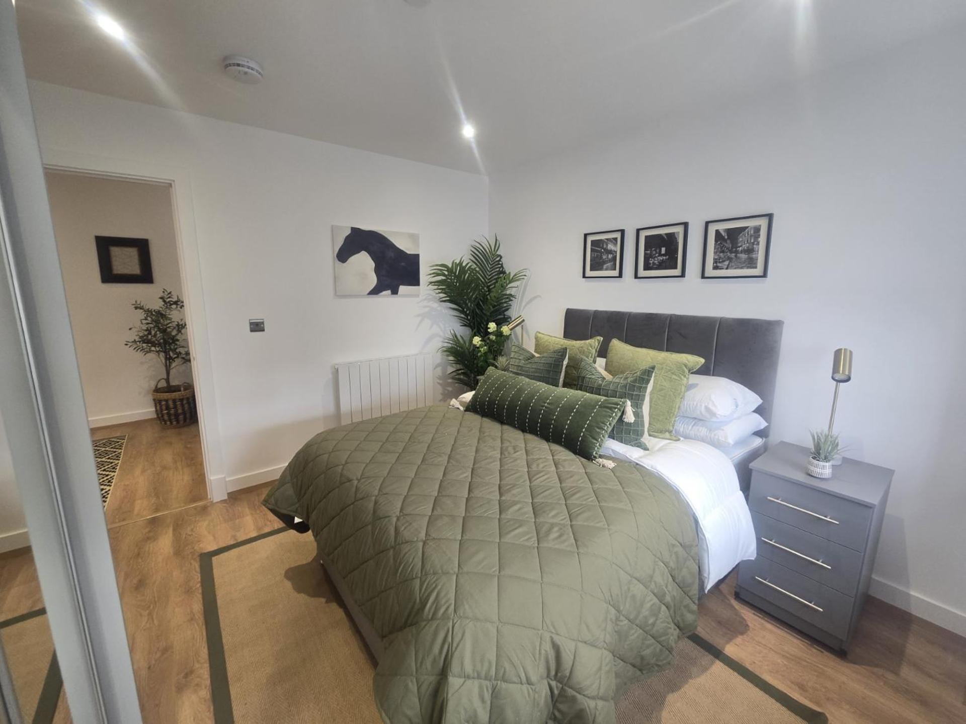 Snuggle Inn - Riverside Apartments - Views Over Looking London River Thames, Close To O2 Arena, London Excel, London City Airport, Thames Clipper- River Boat Service, Woolwich Ferry, Onsite Parking, Twin Room Option Available מראה חיצוני תמונה