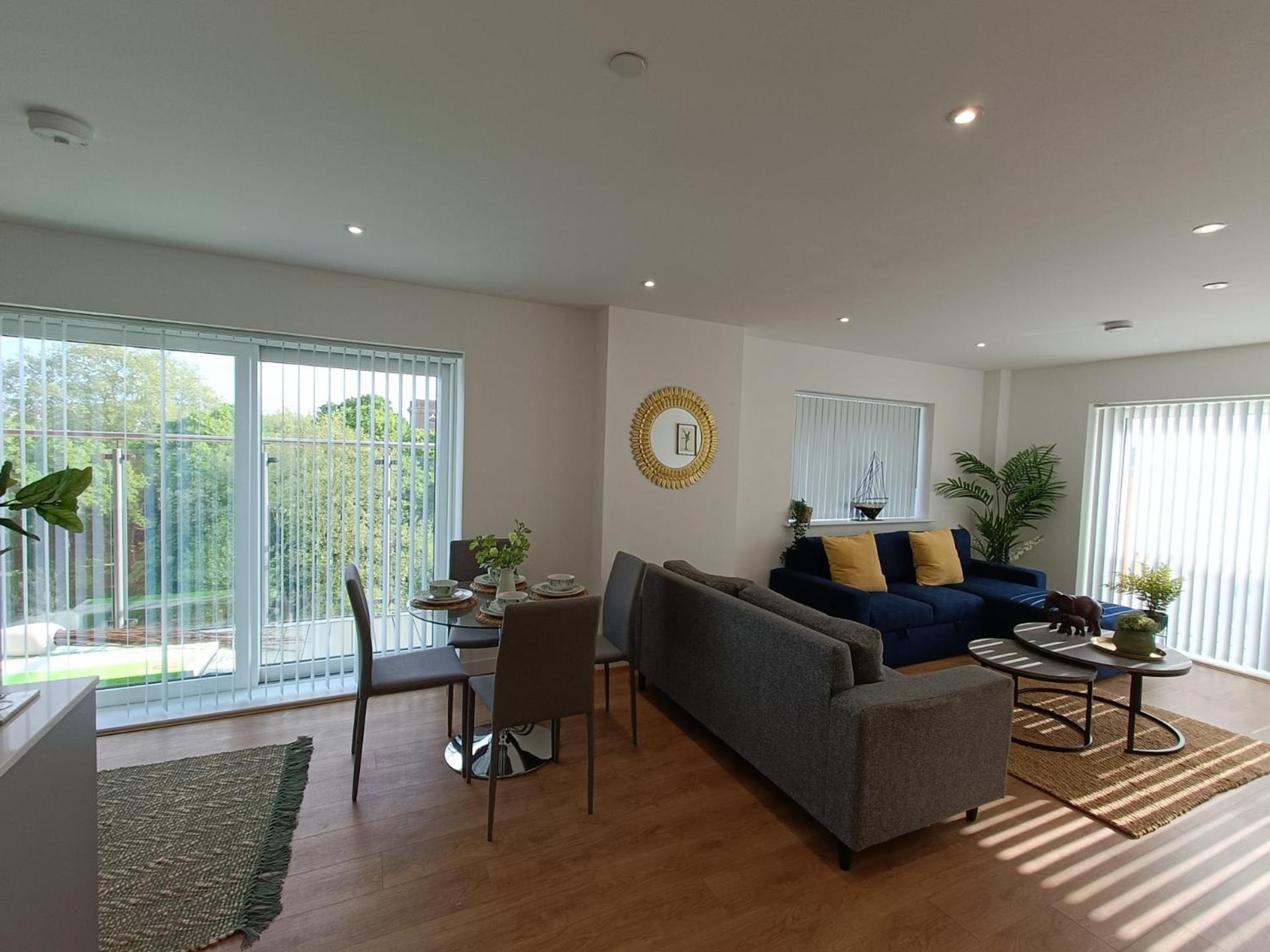 Snuggle Inn - Riverside Apartments - Views Over Looking London River Thames, Close To O2 Arena, London Excel, London City Airport, Thames Clipper- River Boat Service, Woolwich Ferry, Onsite Parking, Twin Room Option Available מראה חיצוני תמונה